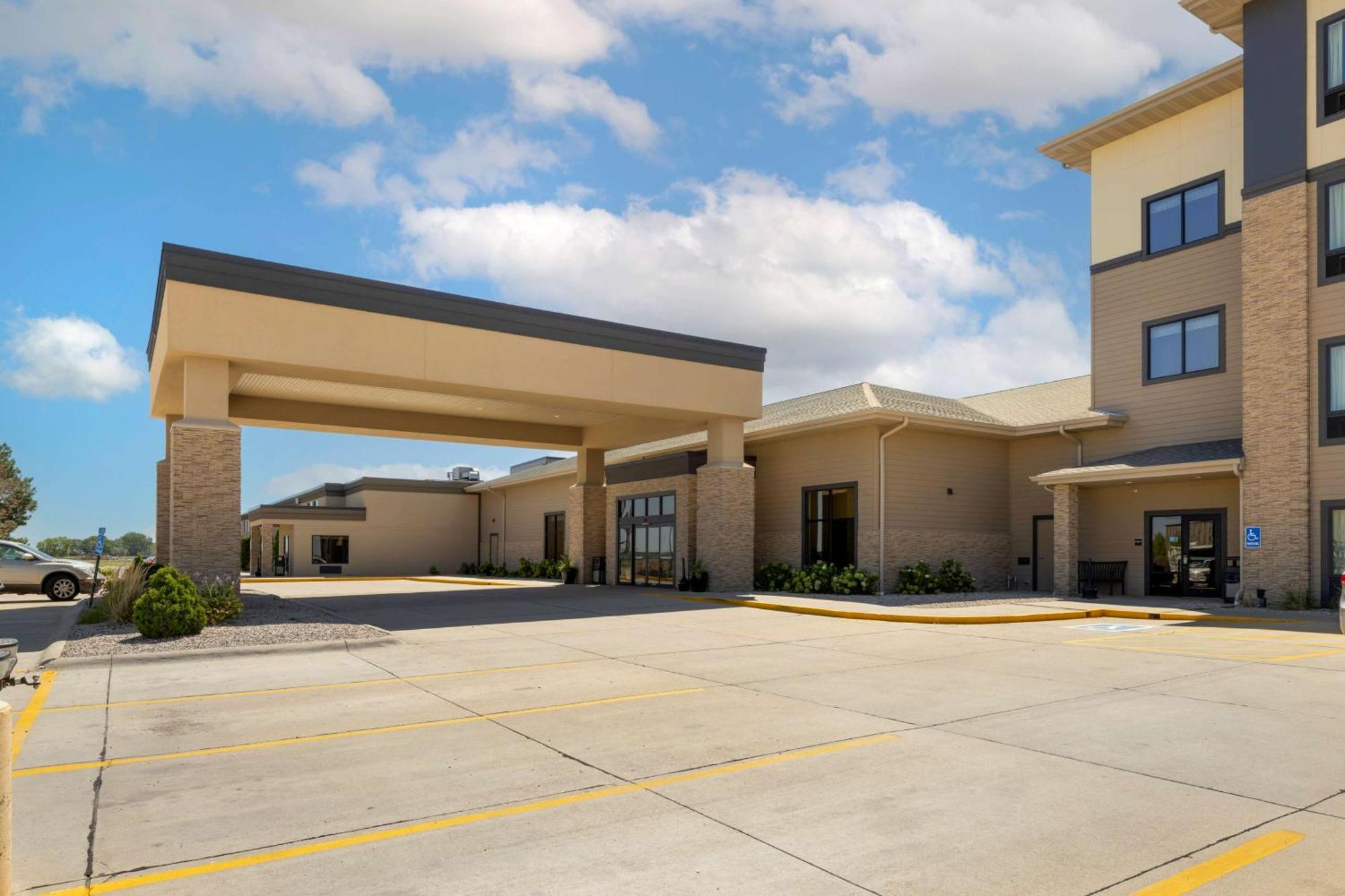 Best Western Plus North Platte Inn & Suites Exterior photo